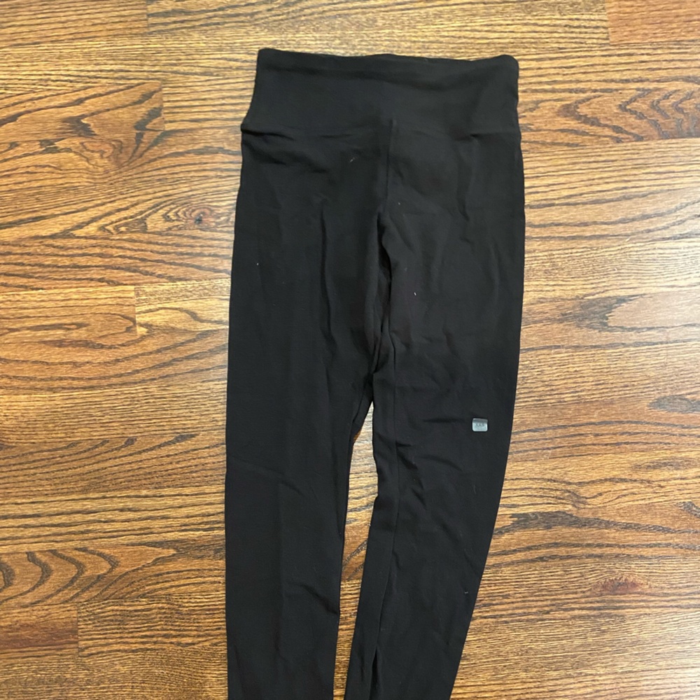 Express soft, stretchy leggings.